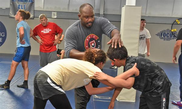 Former U.S. World Team wrestler Richard Perry hosts free clinics in Middletown